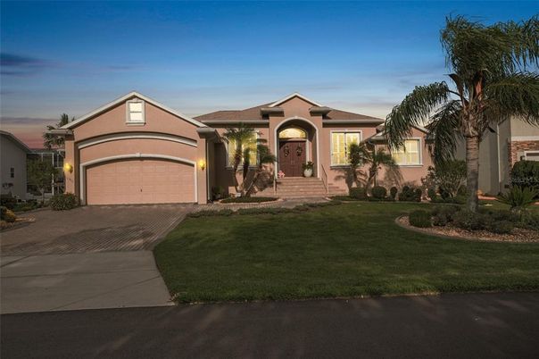 Attached, Exterior, Facade, Mediterranean