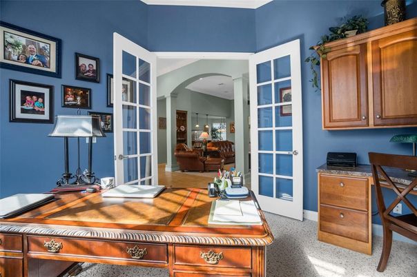 Home Office, Interior