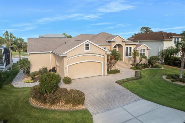 Attached, Exterior, Facade, Mediterranean