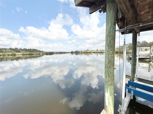 Exterior, Lake