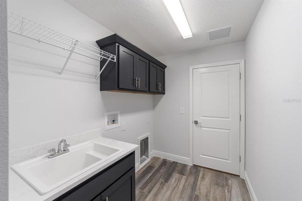 Interior, Walk-in Closets, Wood Texture Flooring