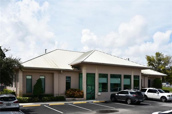 Exterior, Facade, Ranch
