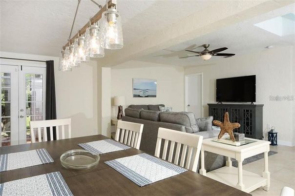 Dining room, Interior, Living room, Pendant Lights