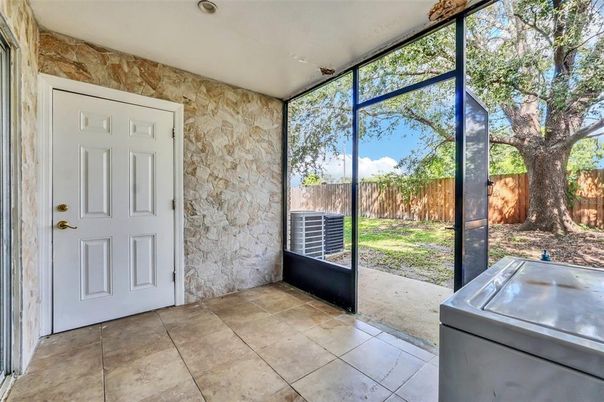 Interior, Sun Room, Washer