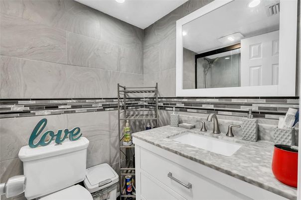 Bathroom, Interior, Marble Walls, Recessed Lighting