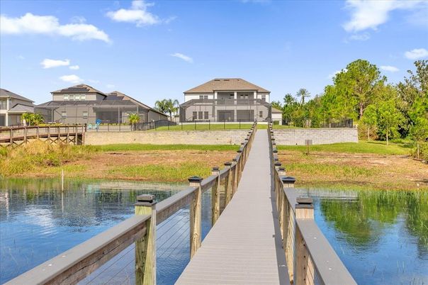 Exterior, Lake