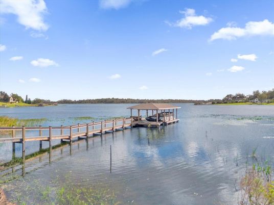 Exterior, Lake