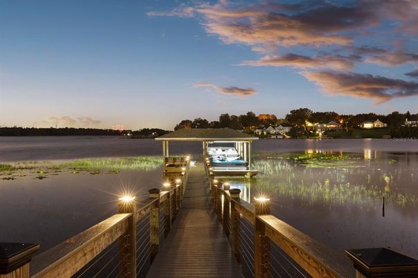 Exterior, Lake
