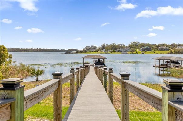 Exterior, Lake