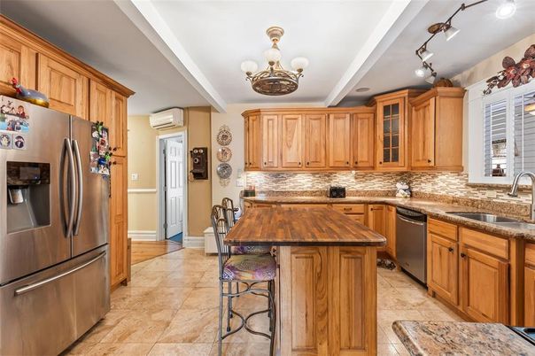 Chandelier, Dining room, Interior, Kitchen