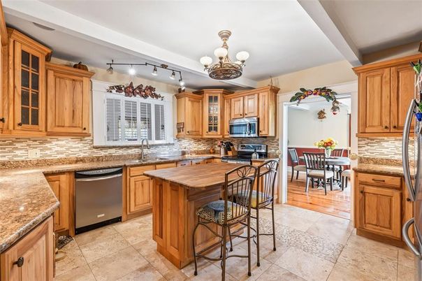 Chandelier, Dining room, Interior, Kitchen, Wood Texture Flooring