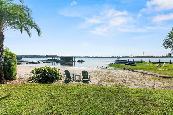 Exterior, Lake