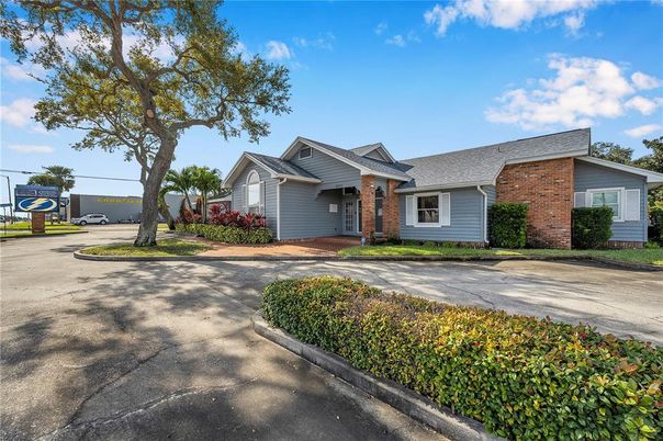 Exterior, Facade, Brick Facade, Ranch
