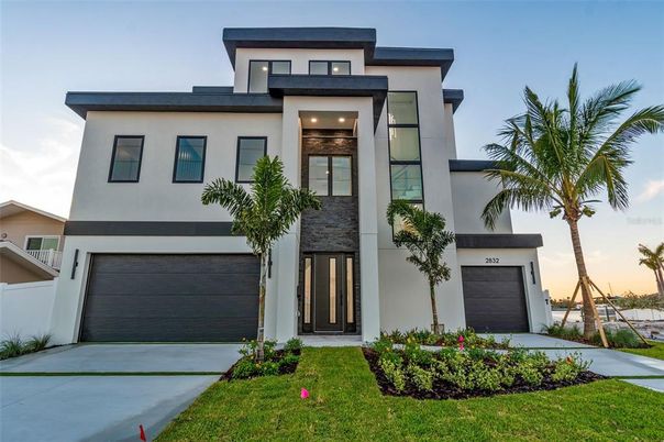 Attached, Exterior, Facade, Modern