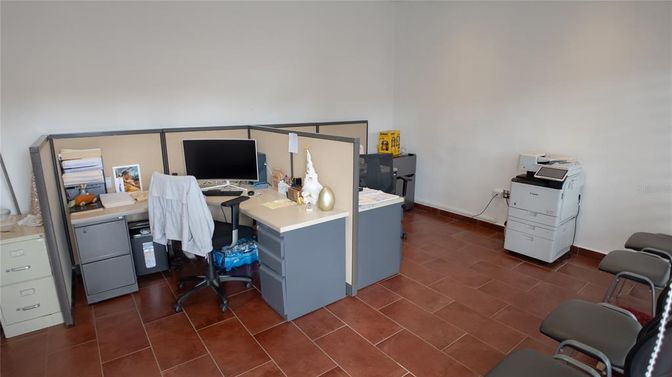 Home Office, Interior
