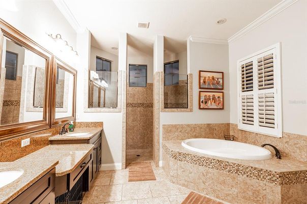 Bathroom, Dual Sink Vanities, Interior, Recessed Lighting
