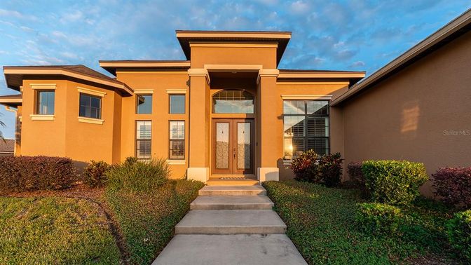 Exterior, Facade, Modern