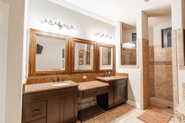 Bathroom, Dual Sink Vanities, Interior