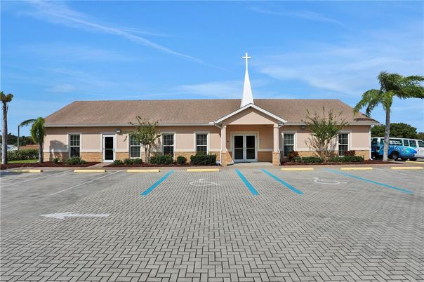 Exterior, Facade, Ranch
