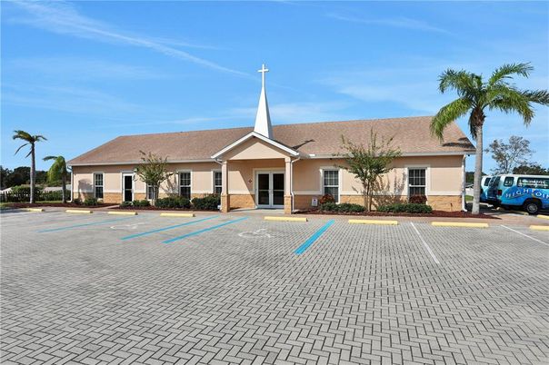 Exterior, Facade, Ranch