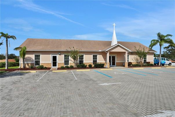 Exterior, Facade, Ranch