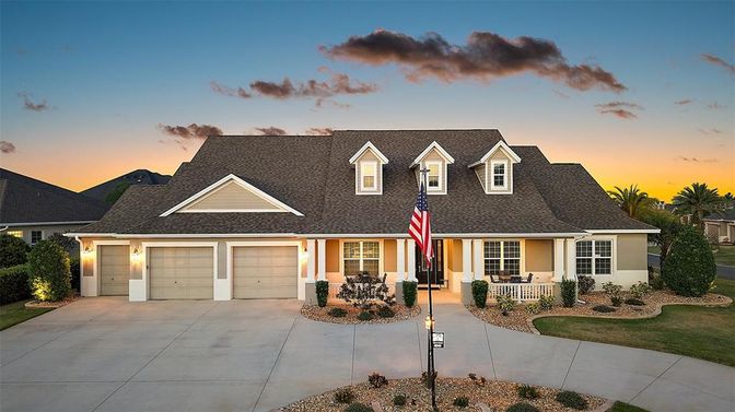 Attached, Exterior, Facade, Cape Cod