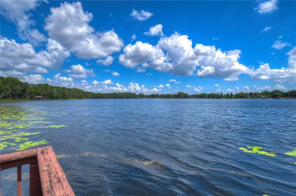 Exterior, Lake