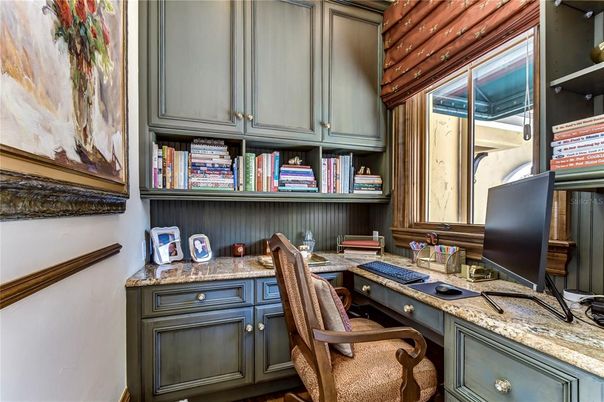 Home Office, Interior