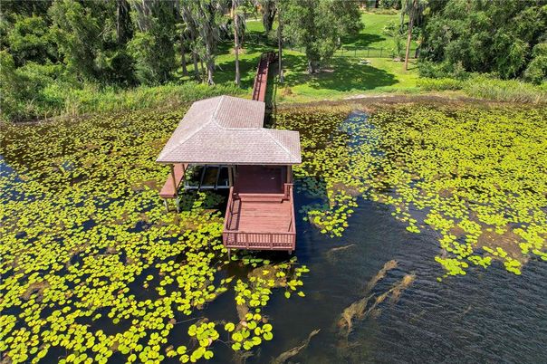 Exterior, Lake