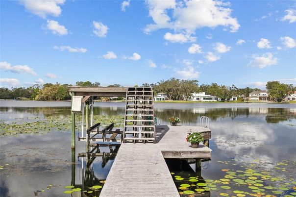 Exterior, Lake
