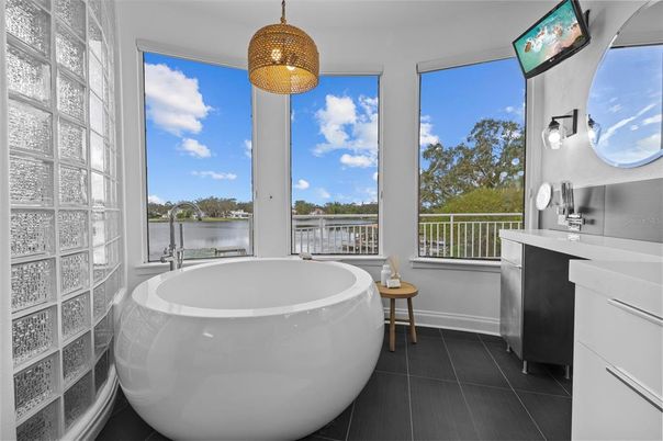Bathroom, Free Standing Baths, Interior, Pendant Lights, Water