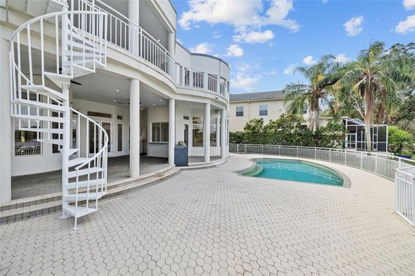 Exterior, Pool