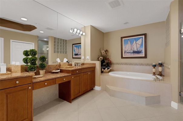 Bathroom, Dual Sink Vanities, Interior, Recessed Lighting