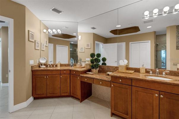 Bathroom, Dual Sink Vanities, Interior, Recessed Lighting