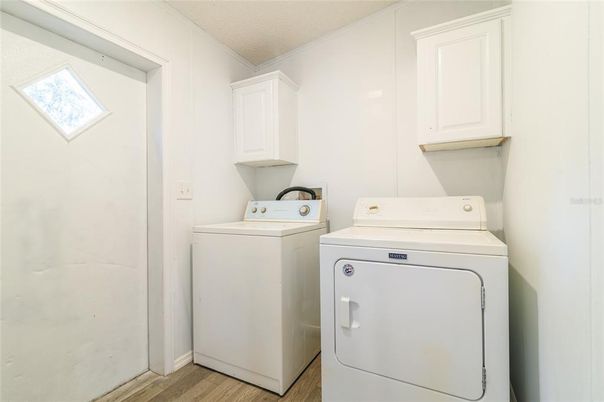 Interior, Utility Closets, Washer, Wood Texture Flooring