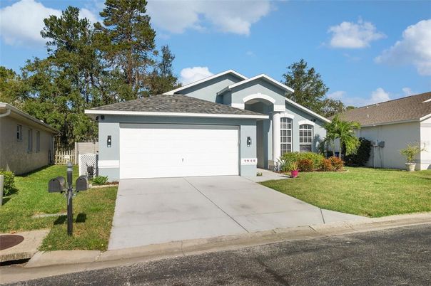 Attached, Exterior, Facade, Ranch