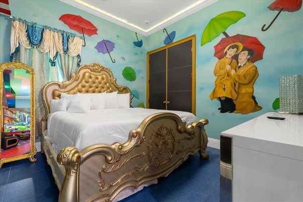 Bedroom, Interior, Water