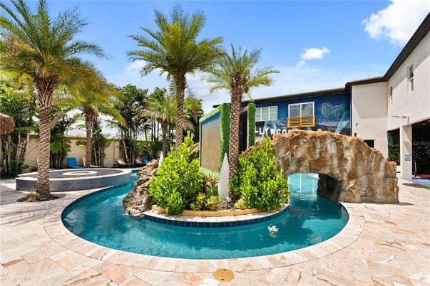 Exterior, Pool