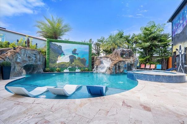 Exterior, Pool