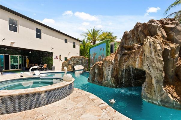 Exterior, Pool