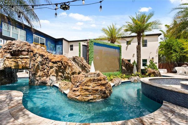 Exterior, Pool