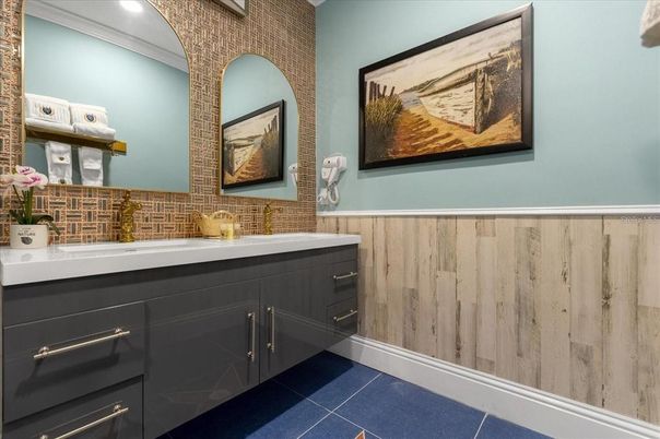 Bathroom, Interior, Recessed Lighting