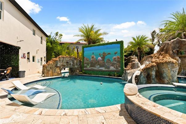 Exterior, Pool