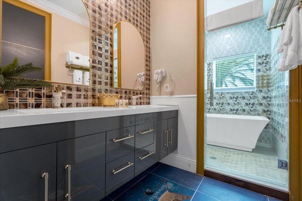 Bathroom, Dual Sink Vanities, Interior