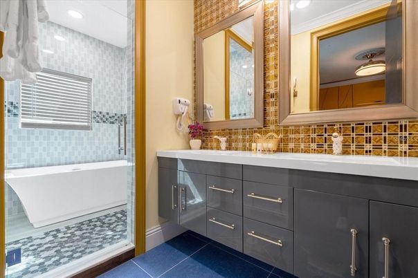 Bathroom, Interior, Recessed Lighting