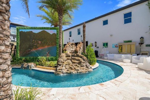 Exterior, Pool