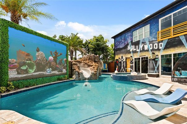 Exterior, Pool