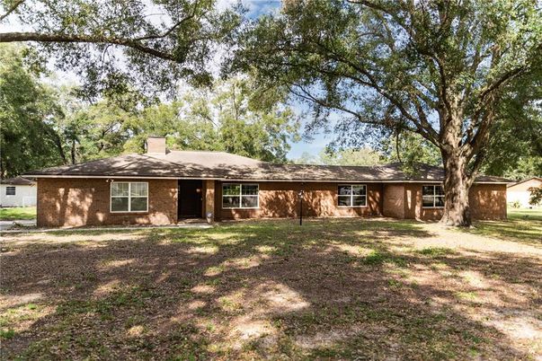 Backyard, Exterior, Facade, Brick Facade, Ranch