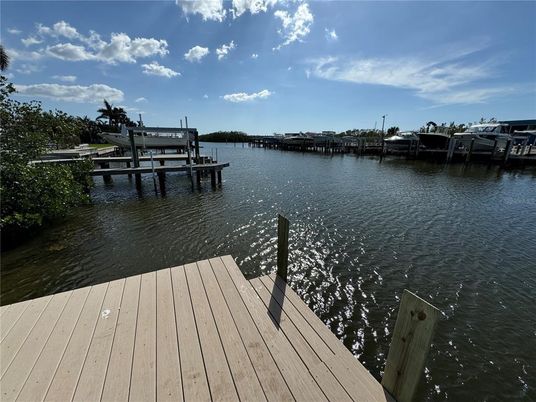 Exterior, Lake
