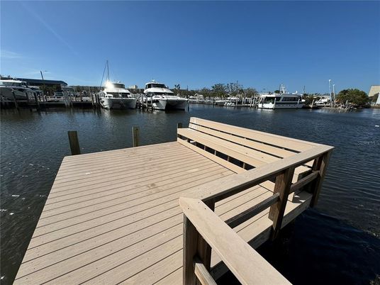Exterior, Lake